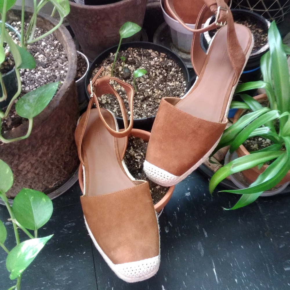 NWOT Banana Republic Factory Tan Espadrille Ankle-Strap Flats with Cream Toe - Picture 12 of 15